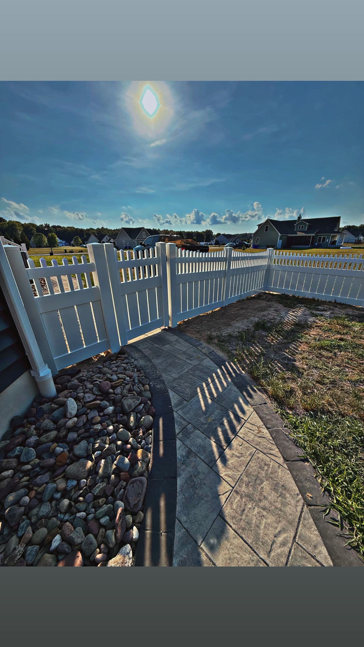 Gallery photos for Semi-Privacy Vinyl Fence with 3-Rail Aluminum Flush Bottom Panels: Image #5