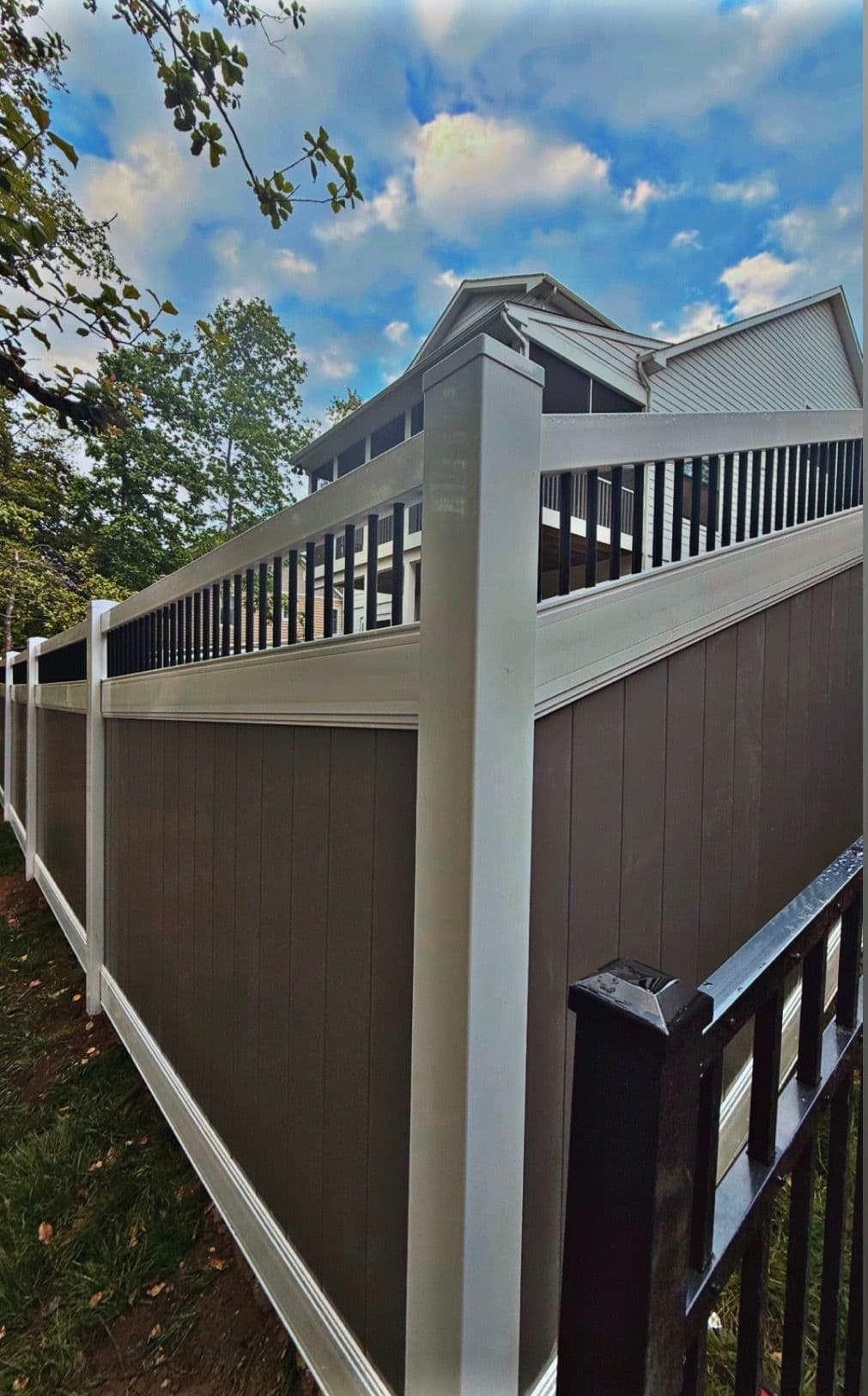 Gallery photos for Privacy Fence with Aluminum Spindle Topper That Actually Looks Custom: Image #2