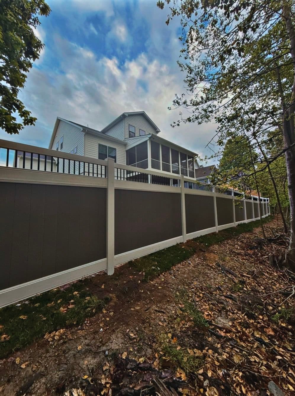 Gallery photos for Privacy Fence with Aluminum Spindle Topper That Actually Looks Custom: Image #5