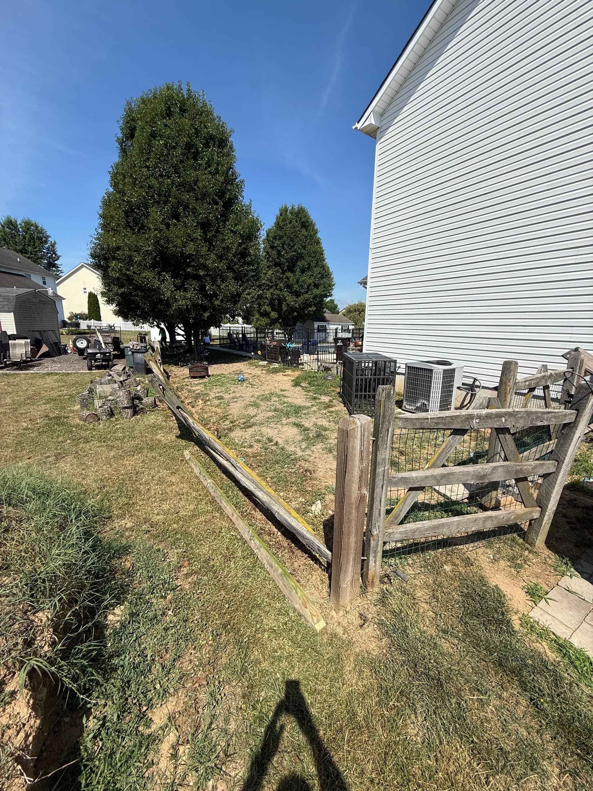 Gallery photos for Old Rotting Fence Replaced With a Clean White Vinyl Install: Image #2