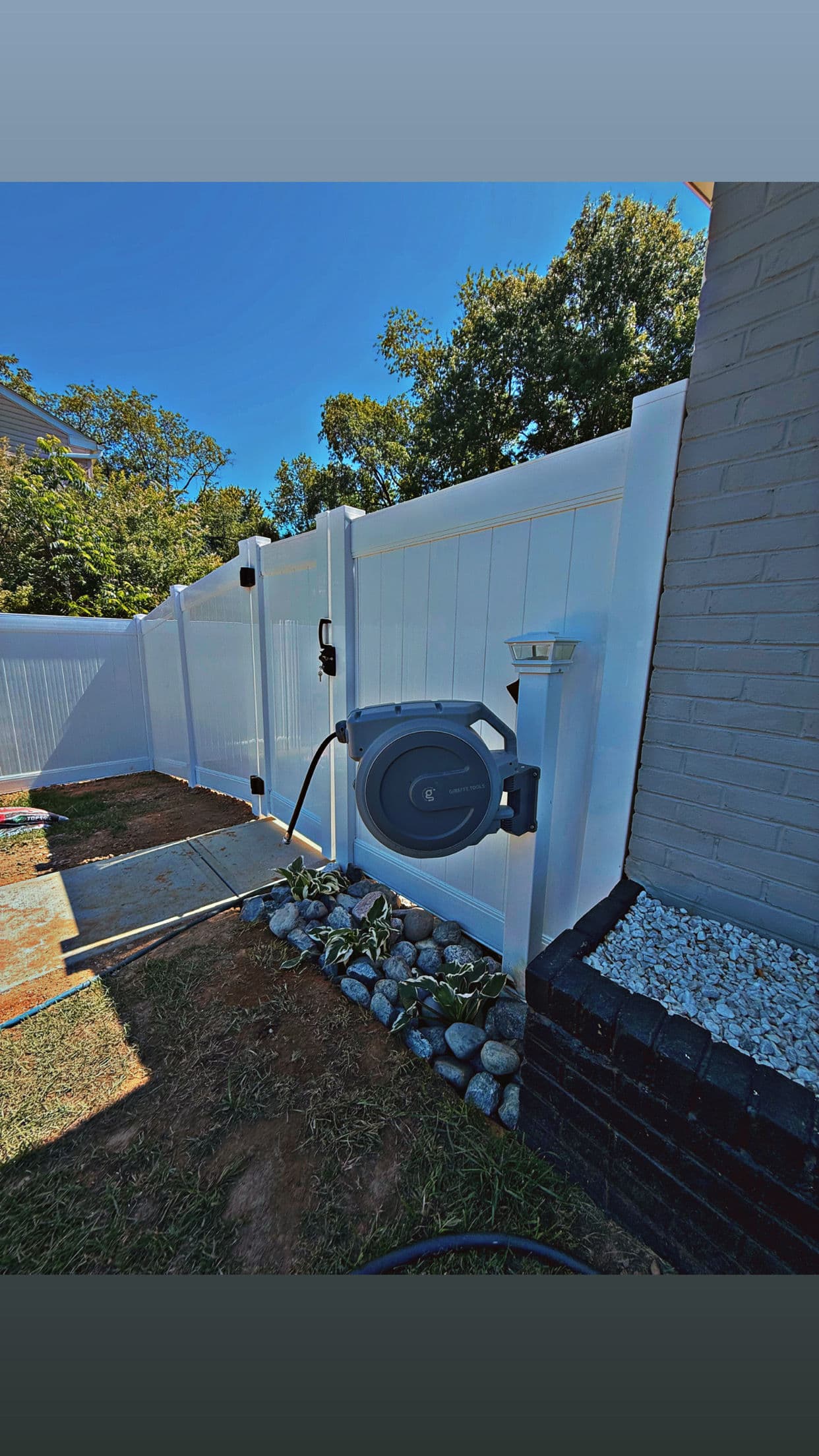 White Vinyl Privacy Fence With a Custom Height Transition