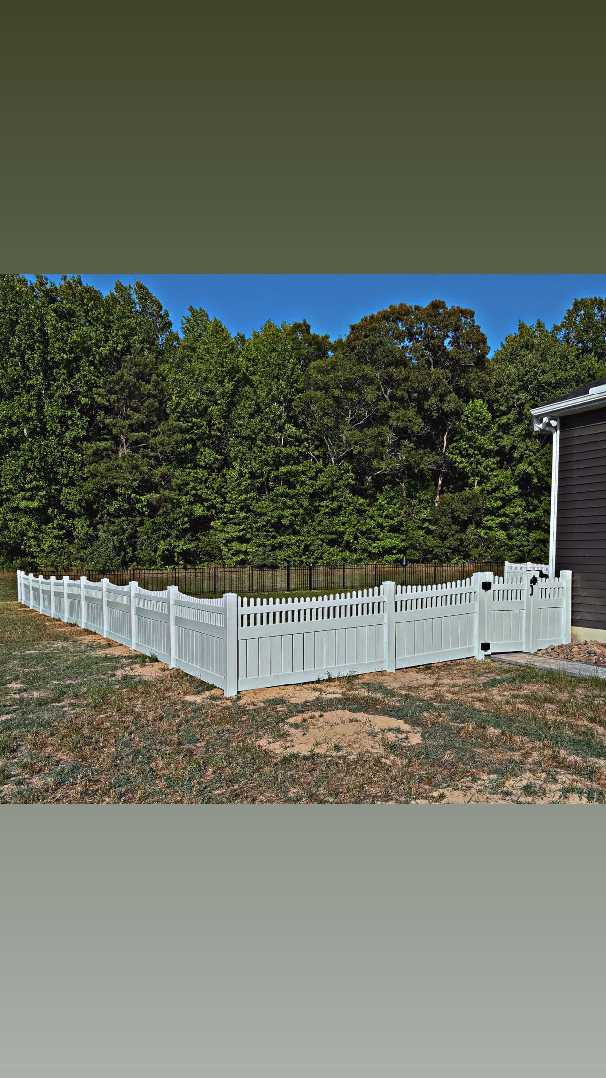 Gallery photos for Semi-Privacy Vinyl Fence with 3-Rail Aluminum Flush Bottom Panels: Image #6