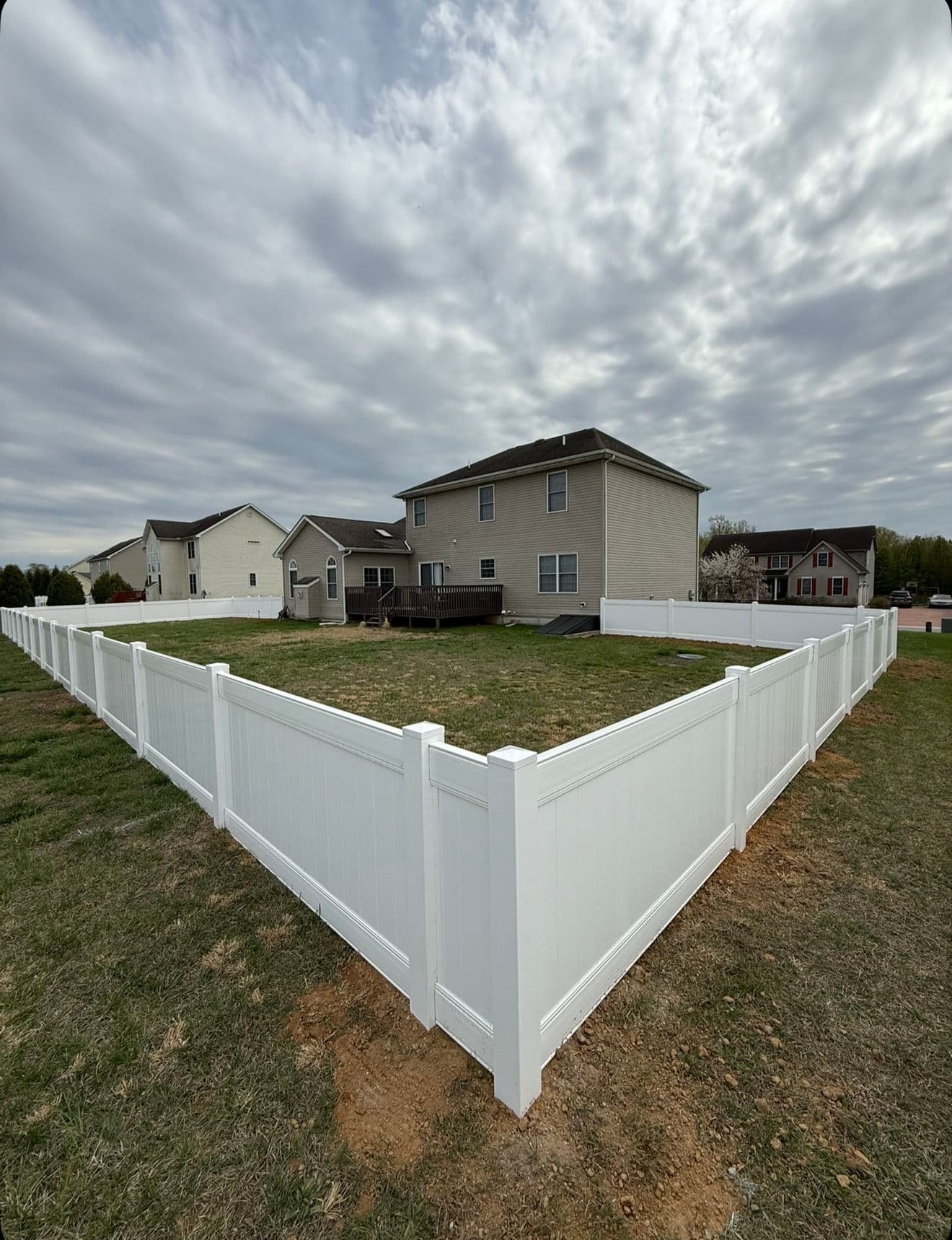 Gallery photos for 4-Foot White Vinyl Privacy Fence Keeps This Backyard Safe: Image #4
