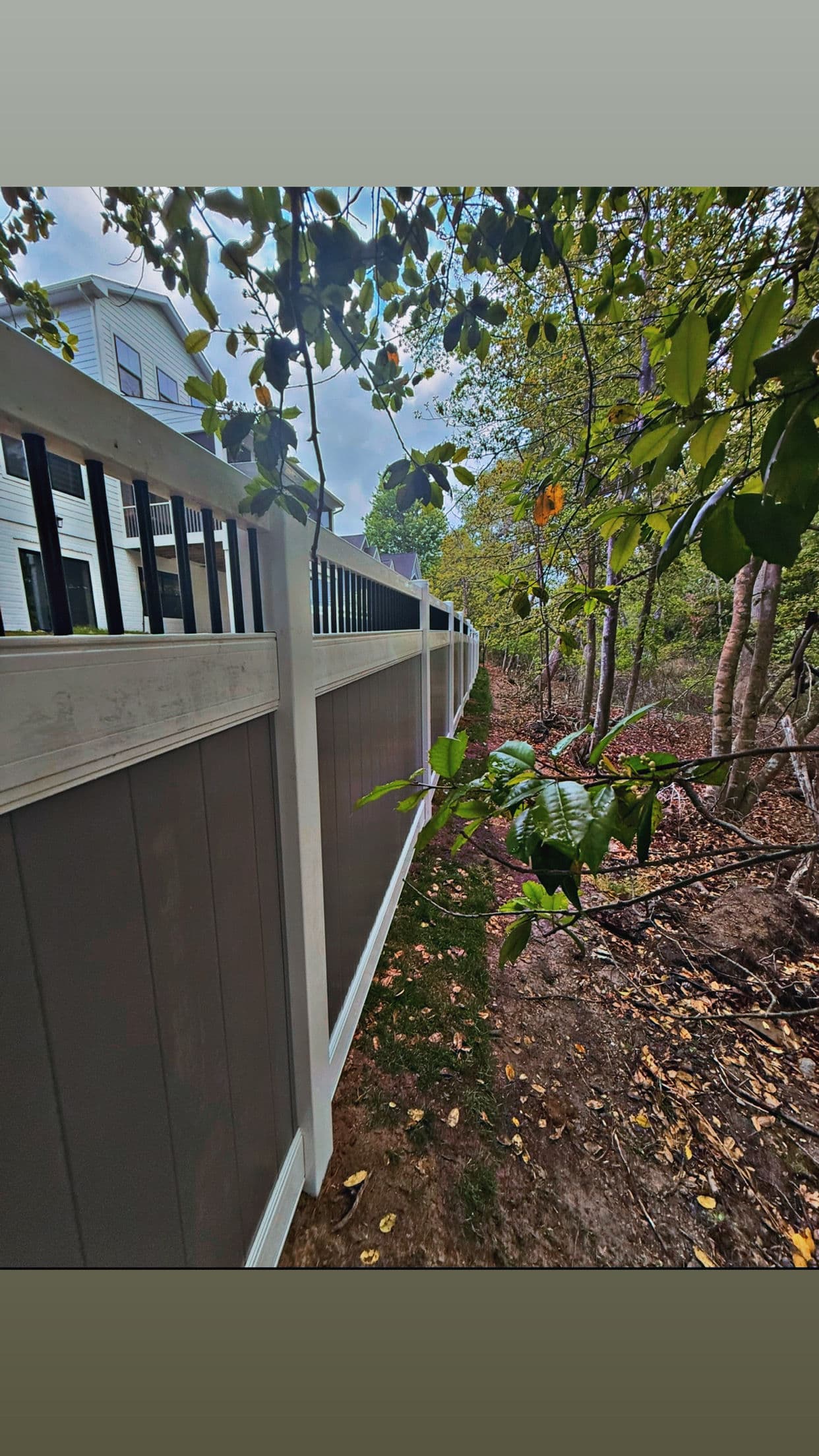 Gallery photos for Privacy Fence with Aluminum Spindle Topper That Actually Looks Custom: Image #1
