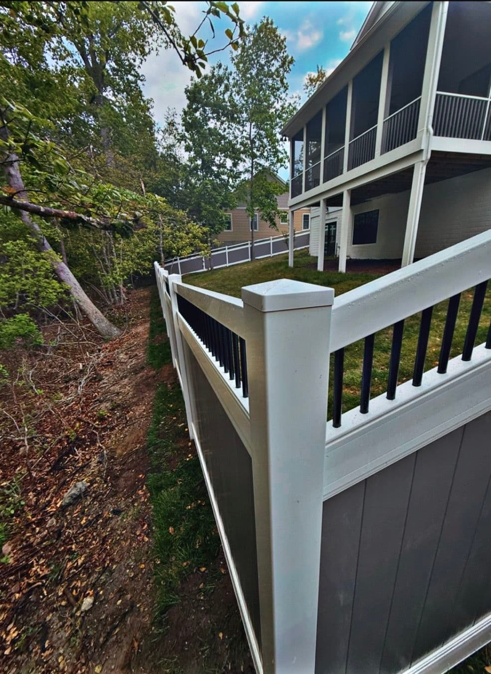 Gallery photos for Privacy Fence with Aluminum Spindle Topper That Actually Looks Custom: Image #3