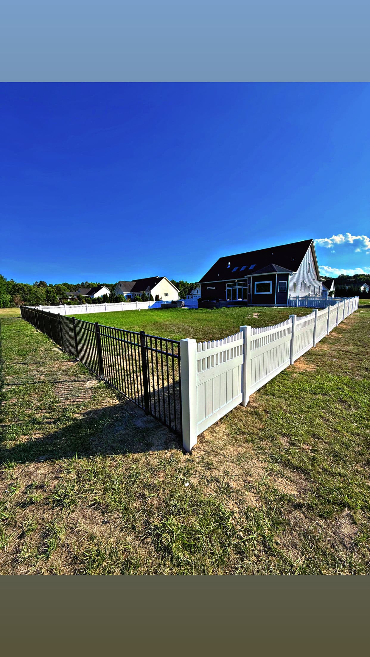 Gallery photos for Semi-Privacy Vinyl Fence with 3-Rail Aluminum Flush Bottom Panels: Image #1