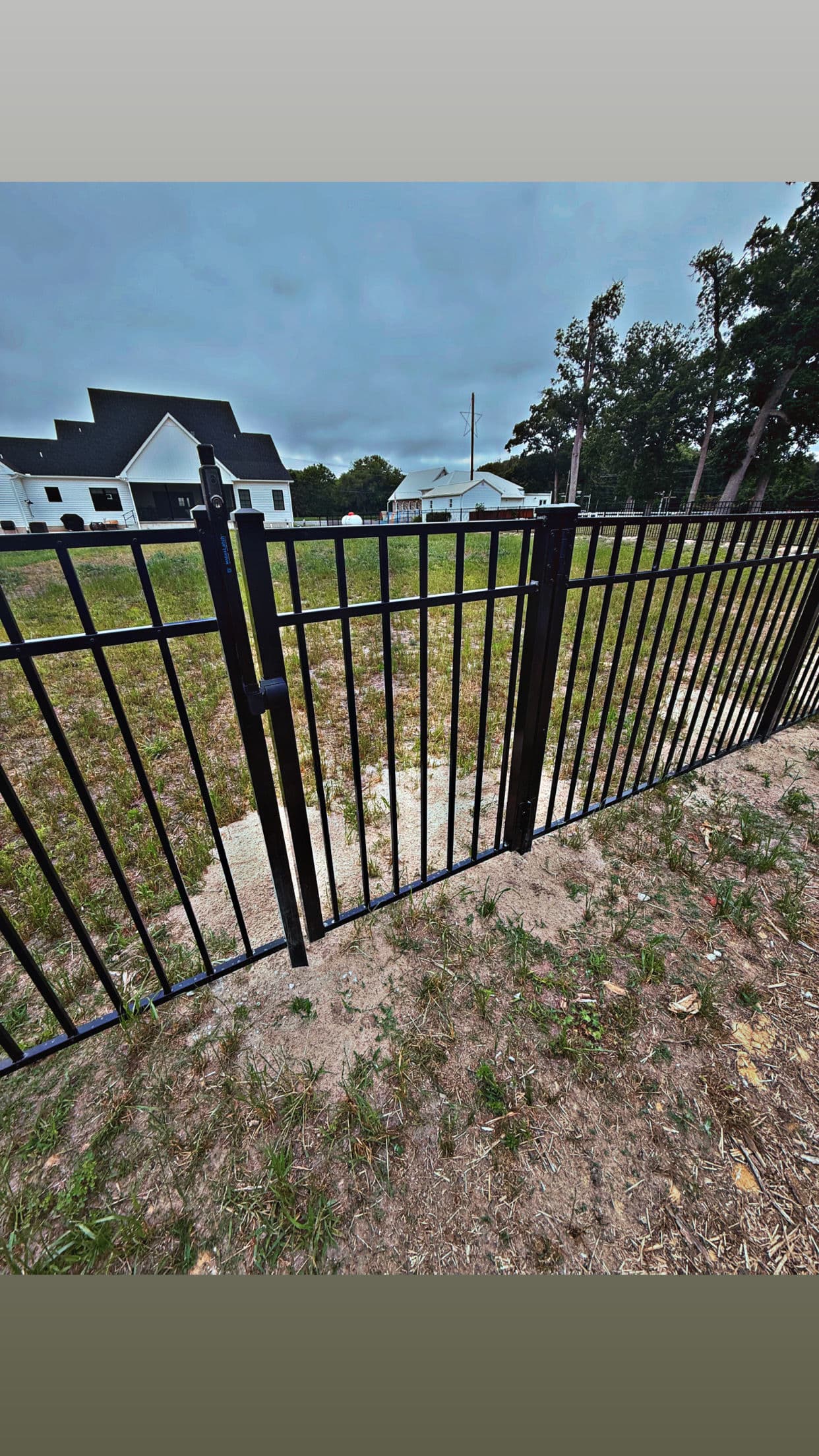 Gallery photos for 4-Foot Black Aluminum Fence That Looks Sharp and Stays That Way: Image #4