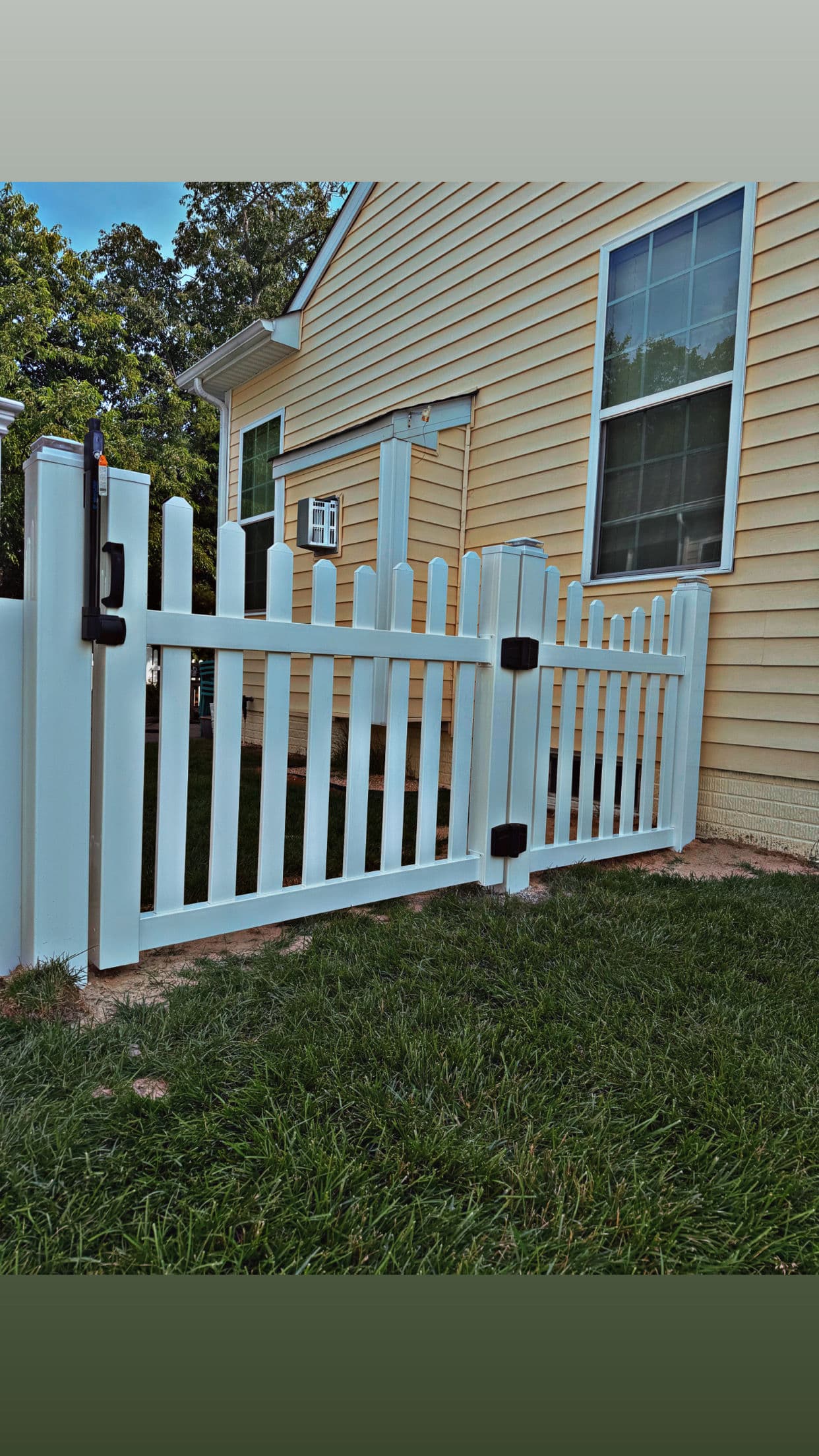 Gallery photos for White Vinyl Scalloped Picket Fence with Solar Post Caps and MagnaLatch Gate: Image #5