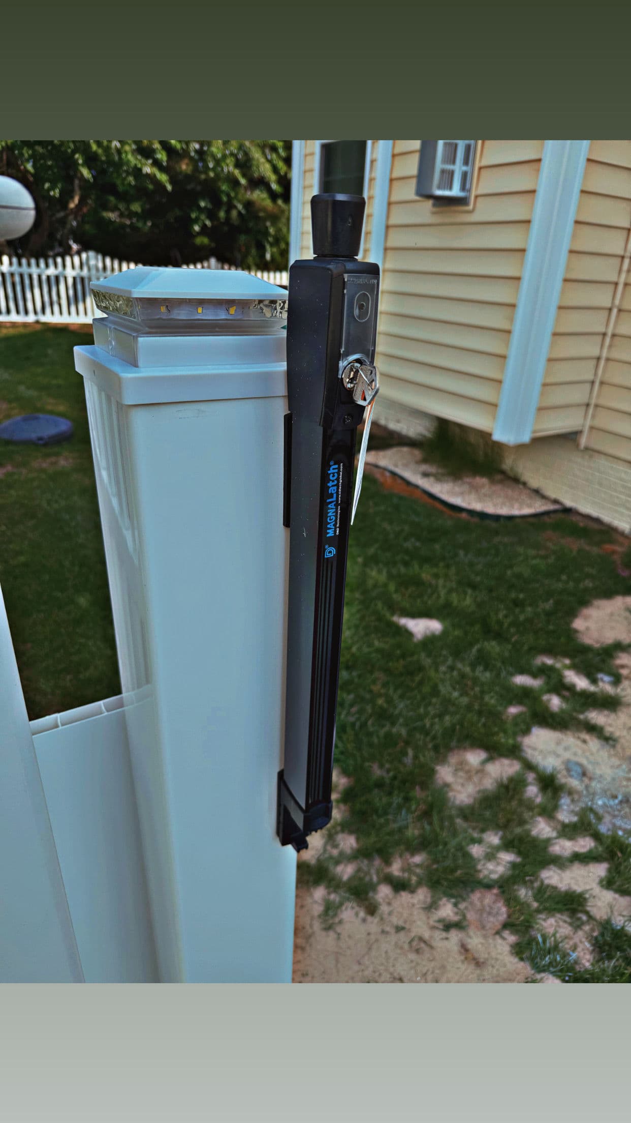 Gallery photos for White Vinyl Scalloped Picket Fence with Solar Post Caps and MagnaLatch Gate: Image #4