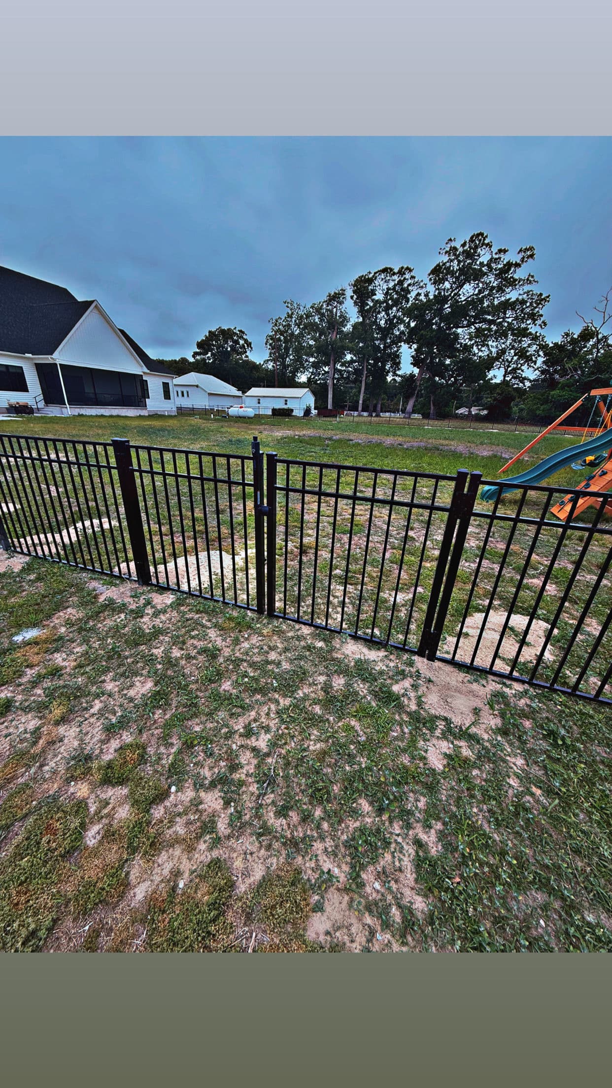 Gallery photos for 4-Foot Black Aluminum Fence That Looks Sharp and Stays That Way: Image #5