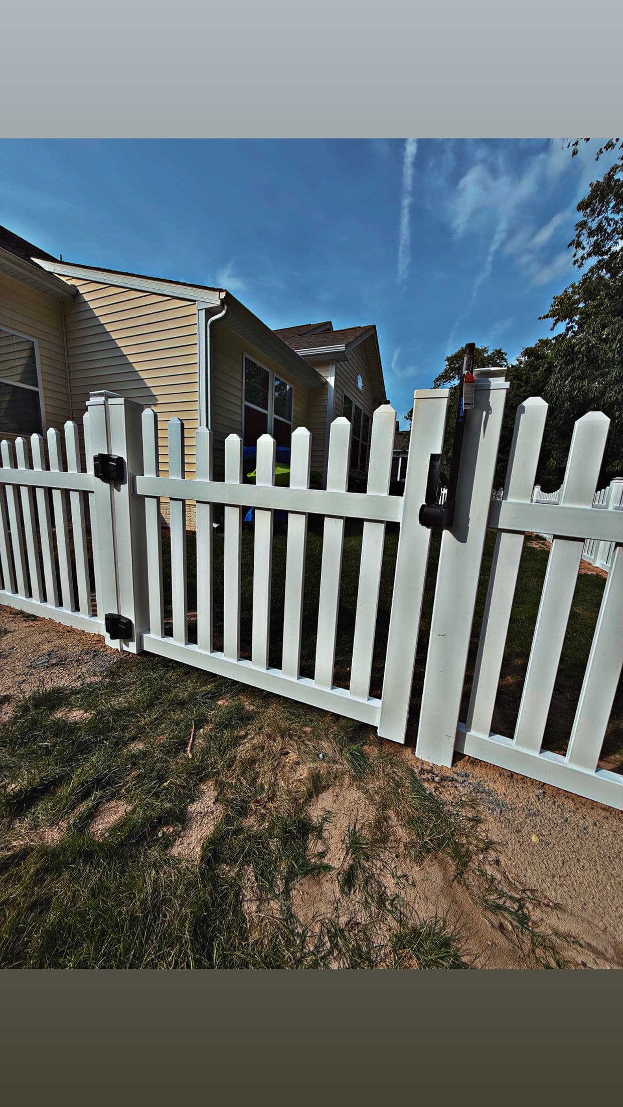 Gallery photos for White Vinyl Scalloped Picket Fence with Solar Post Caps and MagnaLatch Gate: Image #3