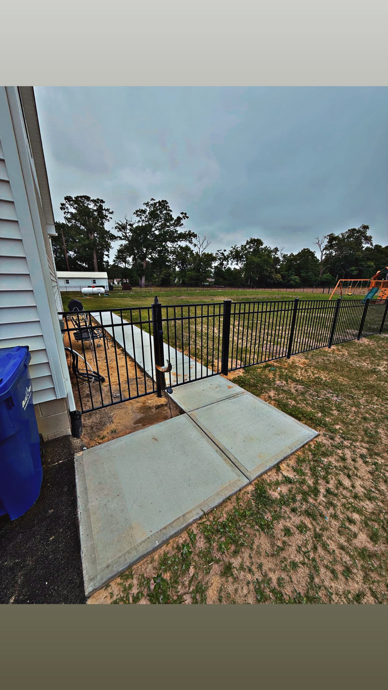 Gallery photos for 4-Foot Black Aluminum Fence That Looks Sharp and Stays That Way: Image #1