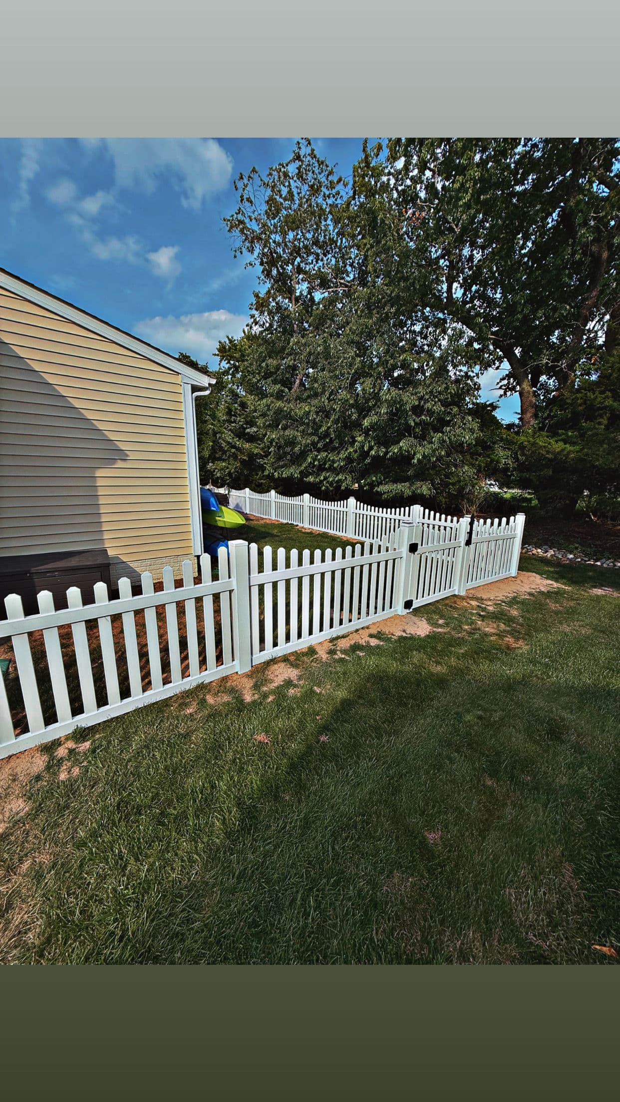 Gallery photos for White Vinyl Scalloped Picket Fence with Solar Post Caps and MagnaLatch Gate: Image #2